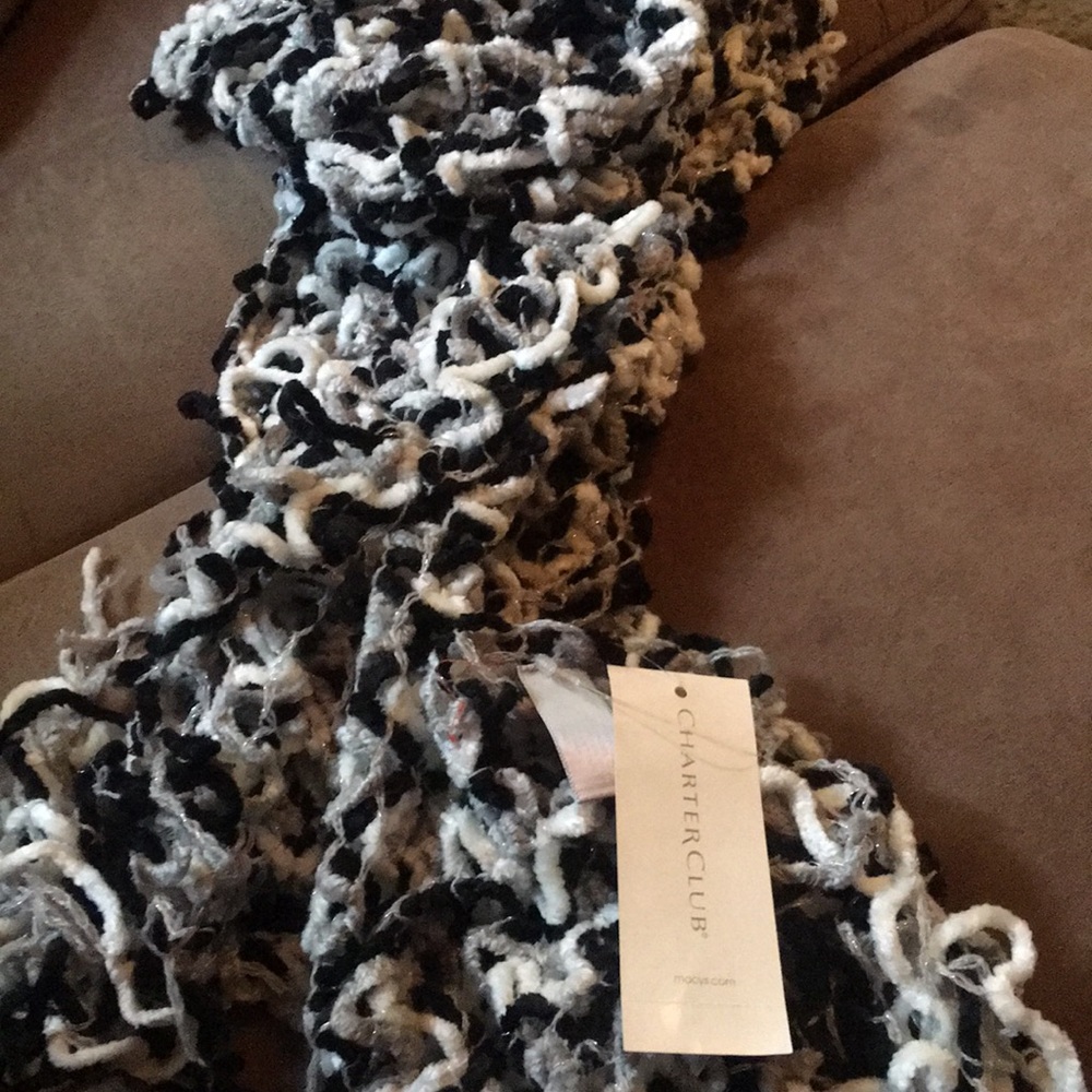 Multicolored Charter’s Club Scarf. - Picture 2 of 6